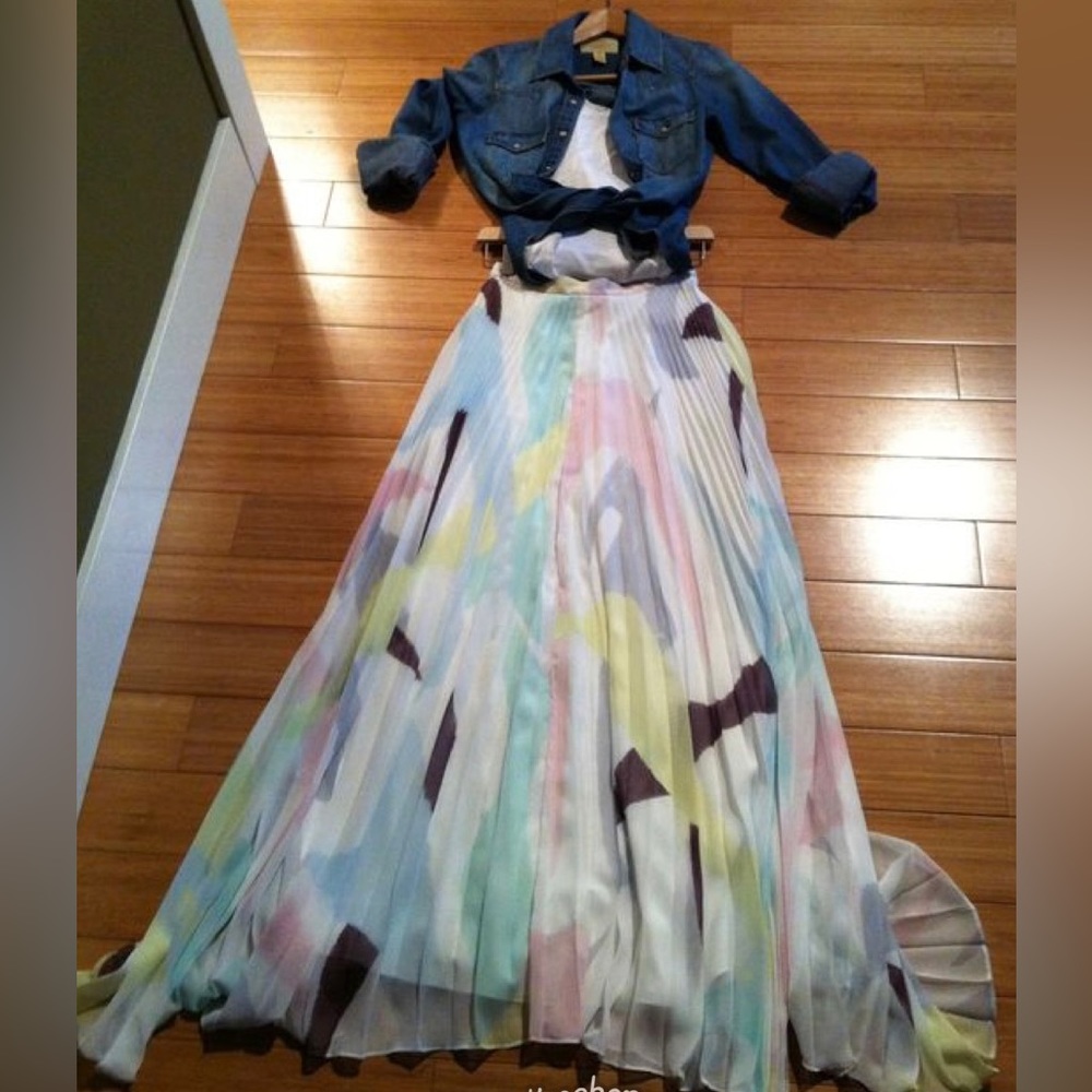 Alice + Olivia Pleated Abstract Print Maxi Skirt - Picture 13 of 16